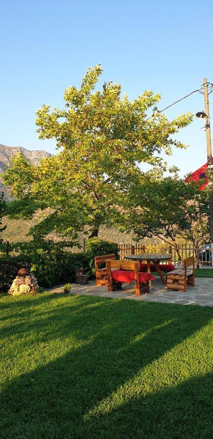 Bujtina Peshtan Guesthouse&Camping Tepelena Kültér fotó