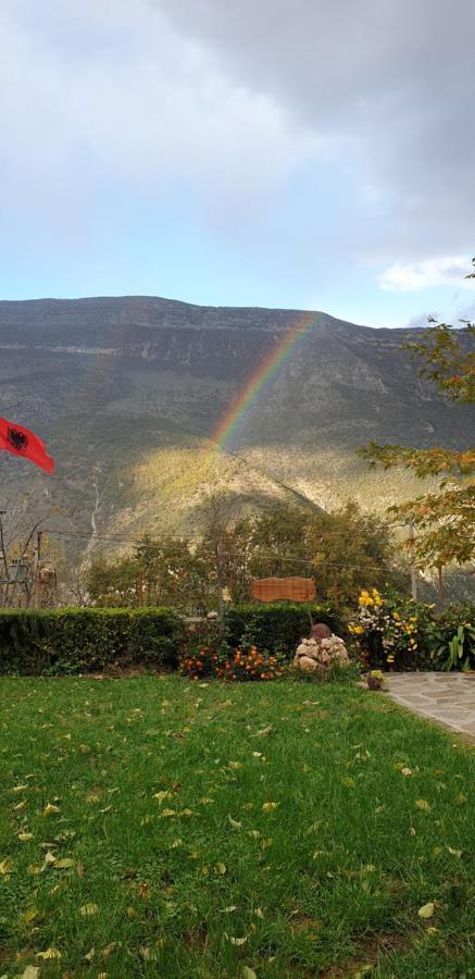 Bujtina Peshtan Guesthouse&Camping Tepelena Kültér fotó