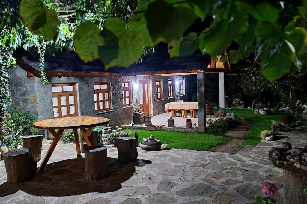 Bujtina Peshtan Guesthouse&Camping Tepelena Kültér fotó